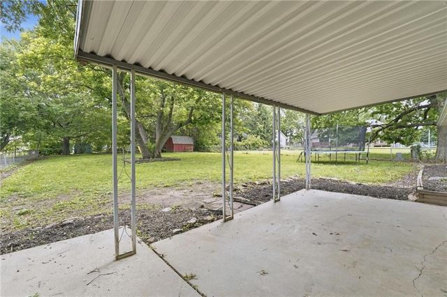 203 N Murphy Drive, Raymore, MO 64083
