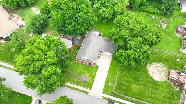 203 N Murphy Drive, Raymore, MO 64083