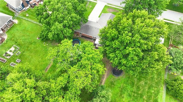 203 N Murphy Drive, Raymore, MO 64083