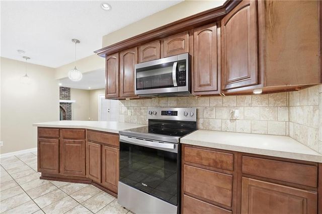 203 N Murphy Drive, Raymore, MO 64083