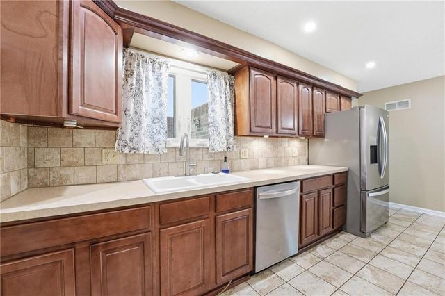 203 N Murphy Drive, Raymore, MO 64083