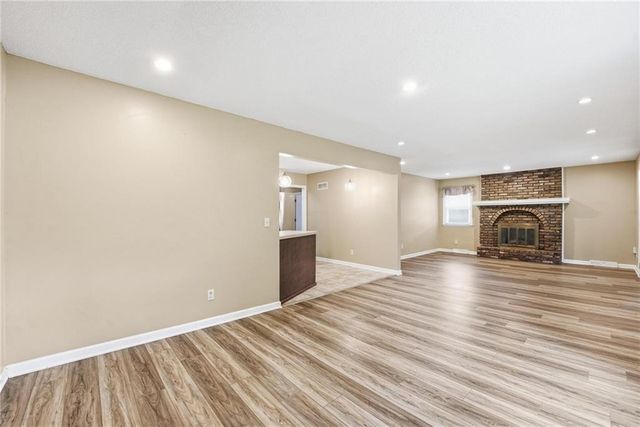 203 N Murphy Drive, Raymore, MO 64083
