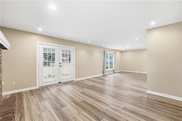 203 N Murphy Drive, Raymore, MO 64083