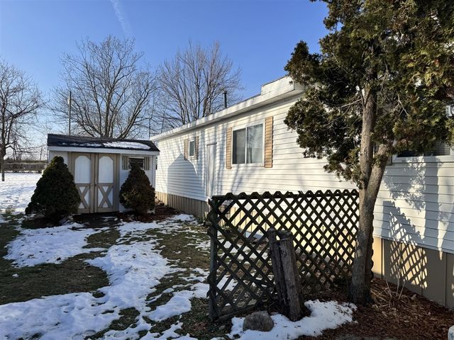 71 Oneida, Adrian, MI 49221