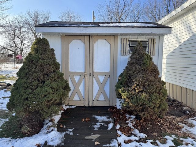 71 Oneida, Adrian, MI 49221