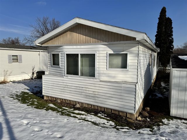 71 Oneida, Adrian, MI 49221