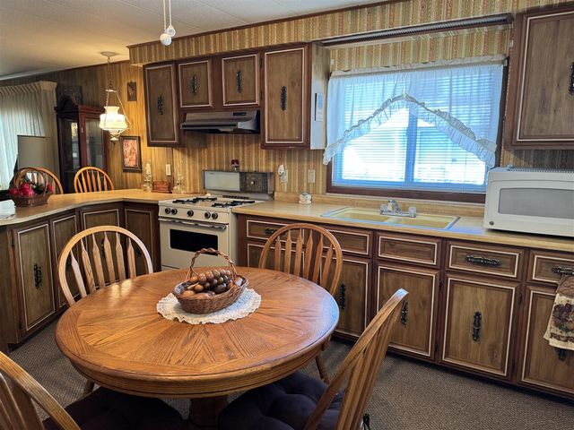 71 Oneida, Adrian, MI 49221