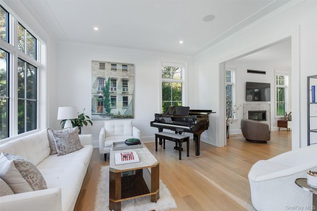 16 Myrtledale Road, Scarsdale, NY 10583