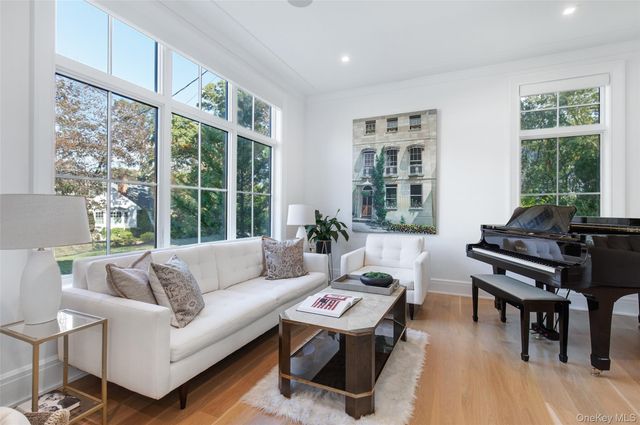 16 Myrtledale Road, Scarsdale, NY 10583