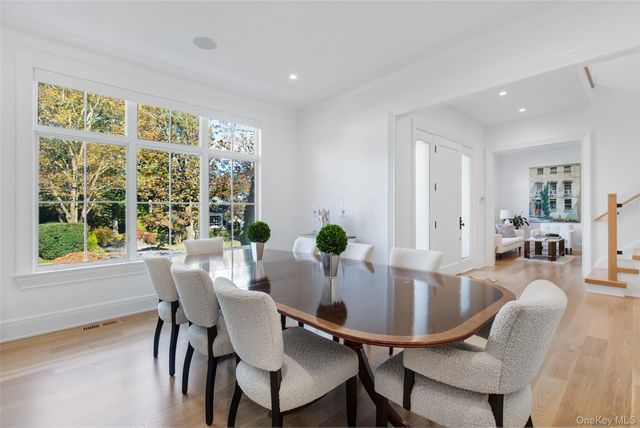 16 Myrtledale Road, Scarsdale, NY 10583