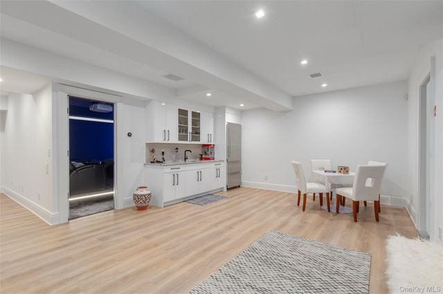 16 Myrtledale Road, Scarsdale, NY 10583