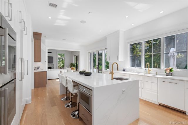 16 Myrtledale Road, Scarsdale, NY 10583