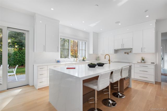 16 Myrtledale Road, Scarsdale, NY 10583