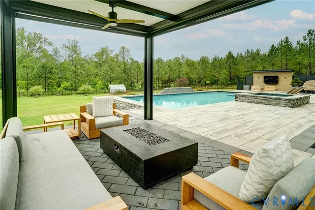 1732 Fishers Pond Dr, Maidens, VA 23102