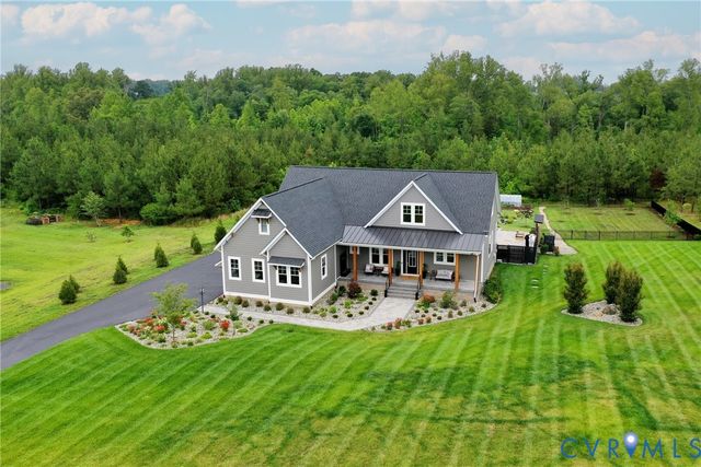 1732 Fishers Pond Dr, Maidens, VA 23102