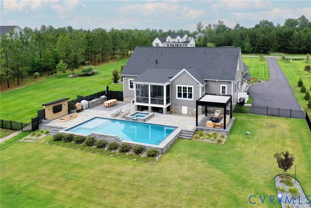 1732 Fishers Pond Dr, Maidens, VA 23102