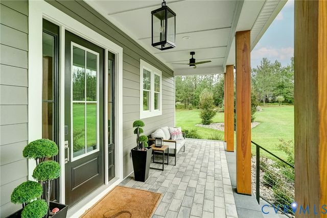 1732 Fishers Pond Dr, Maidens, VA 23102