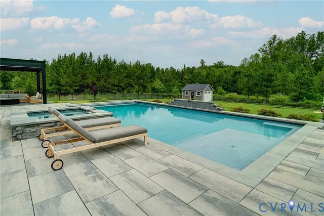 1732 Fishers Pond Dr, Maidens, VA 23102