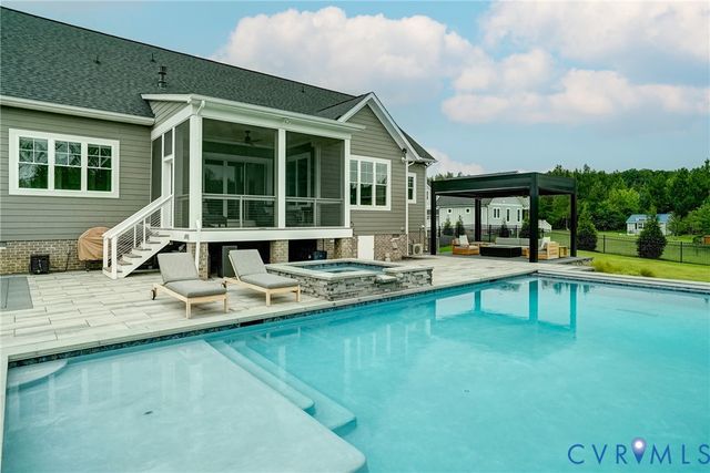 1732 Fishers Pond Dr, Maidens, VA 23102