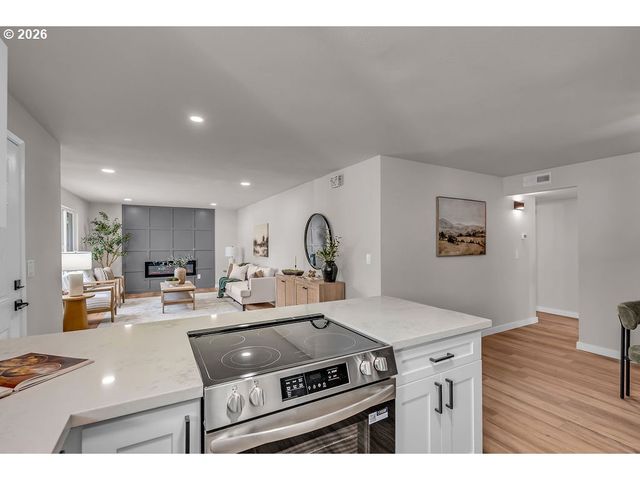 643 Se 40TH Ct, Hillsboro, OR 97123