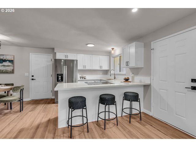 643 Se 40TH Ct, Hillsboro, OR 97123