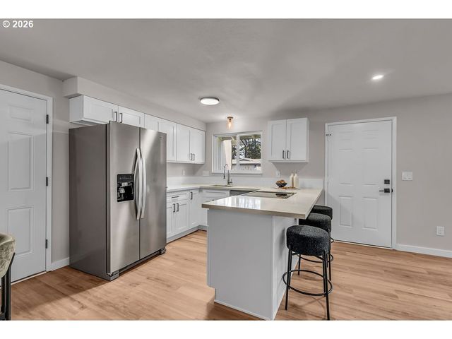 643 Se 40TH Ct, Hillsboro, OR 97123