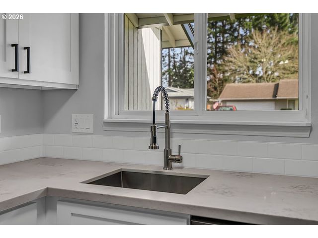 643 Se 40TH Ct, Hillsboro, OR 97123