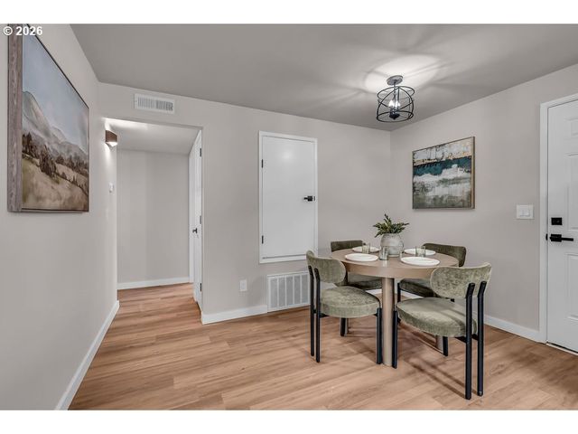 643 Se 40TH Ct, Hillsboro, OR 97123