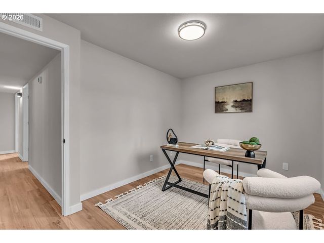 643 Se 40TH Ct, Hillsboro, OR 97123