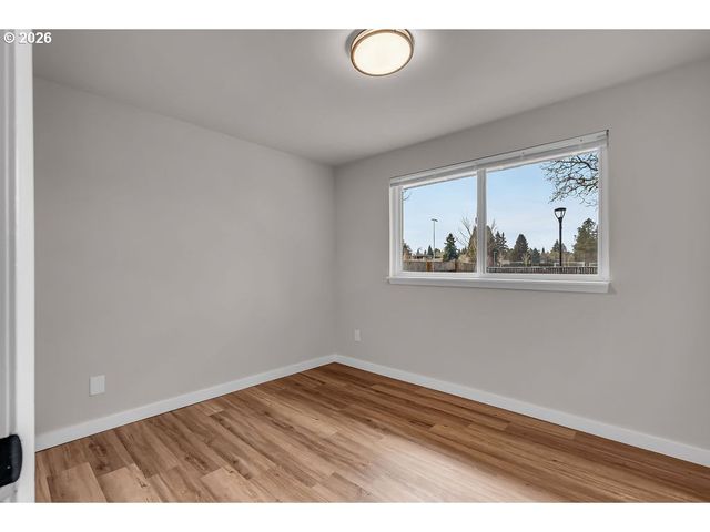 643 Se 40TH Ct, Hillsboro, OR 97123