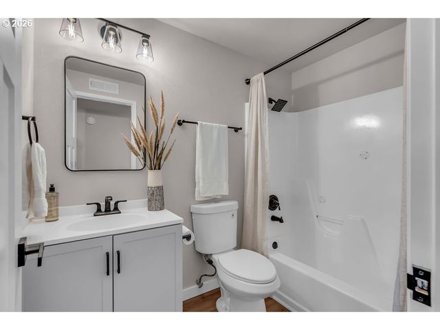 643 Se 40TH Ct, Hillsboro, OR 97123