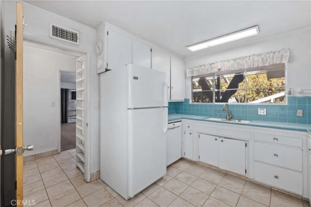 1118 E Avenue K, Lancaster, CA 93535