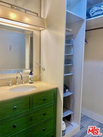 11321 Mississippi Avenue, Los Angeles, CA 90025