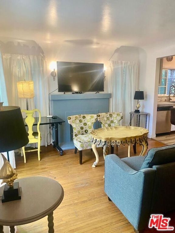 11321 Mississippi Avenue, Los Angeles, CA 90025