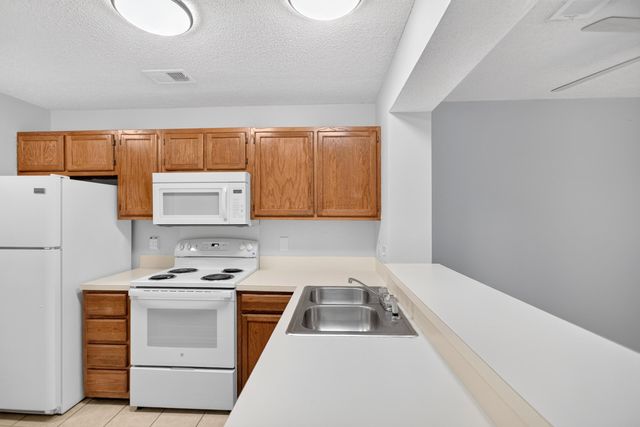 8471 Yadkin Circle Apt F, North Charleston, SC 29406
