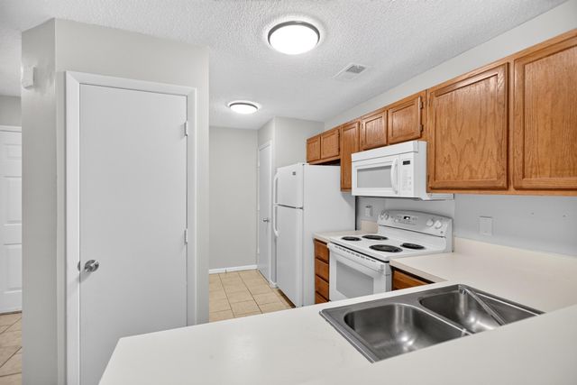 8471 Yadkin Circle Apt F, North Charleston, SC 29406
