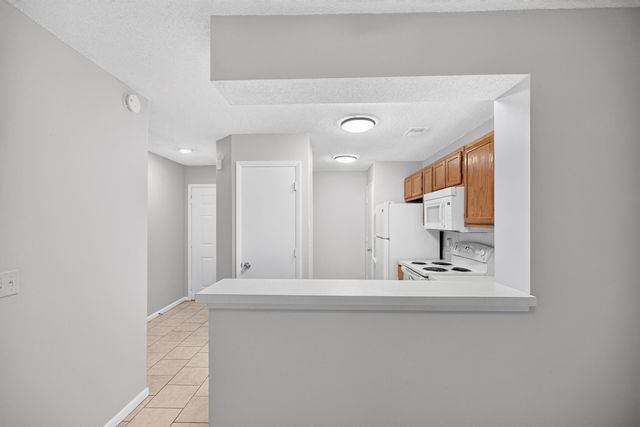 8471 Yadkin Circle Apt F, North Charleston, SC 29406