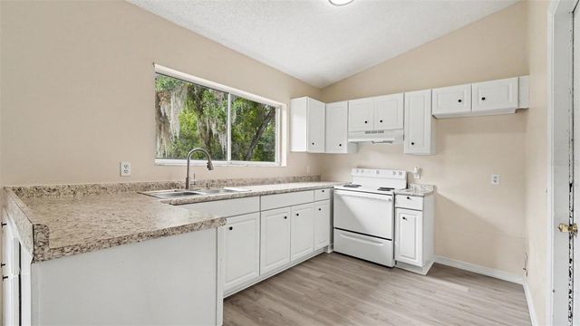 206 OAK CIRCLE, Ocala, FL 34472