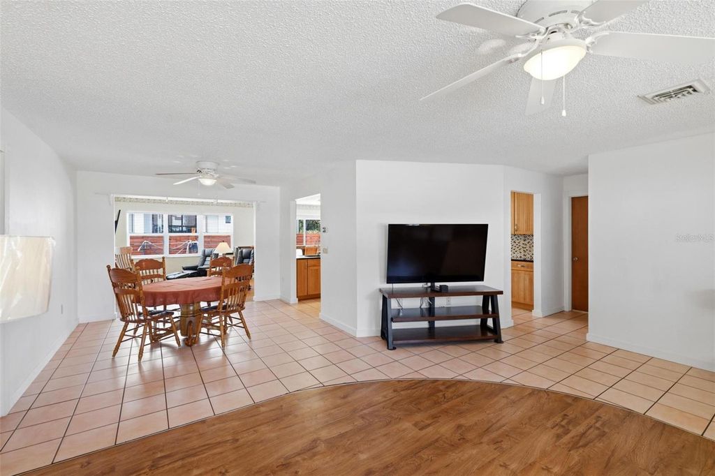 Image 19 of property listing at 541 MORNINGSIDE ROAD, Venice, FL 34293