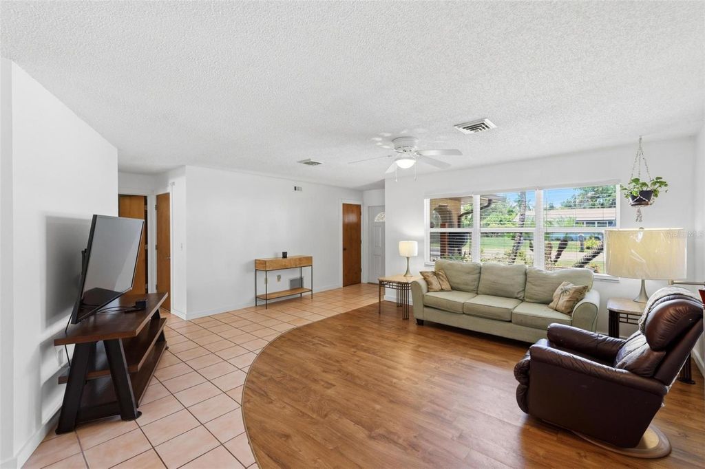 Image 20 of property listing at 541 MORNINGSIDE ROAD, Venice, FL 34293