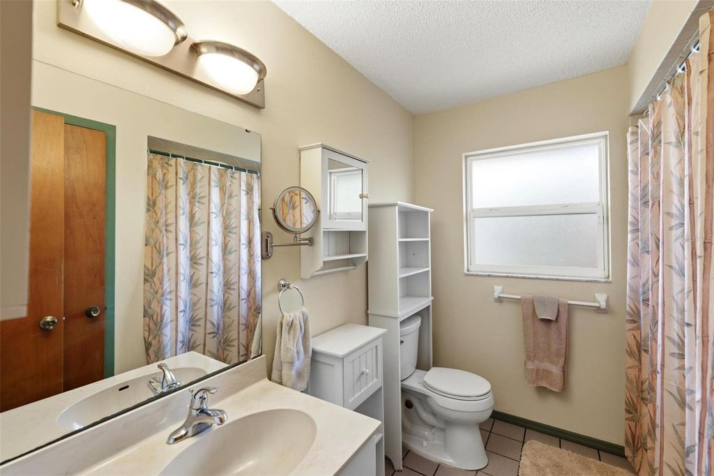 Image 26 of property listing at 541 MORNINGSIDE ROAD, Venice, FL 34293