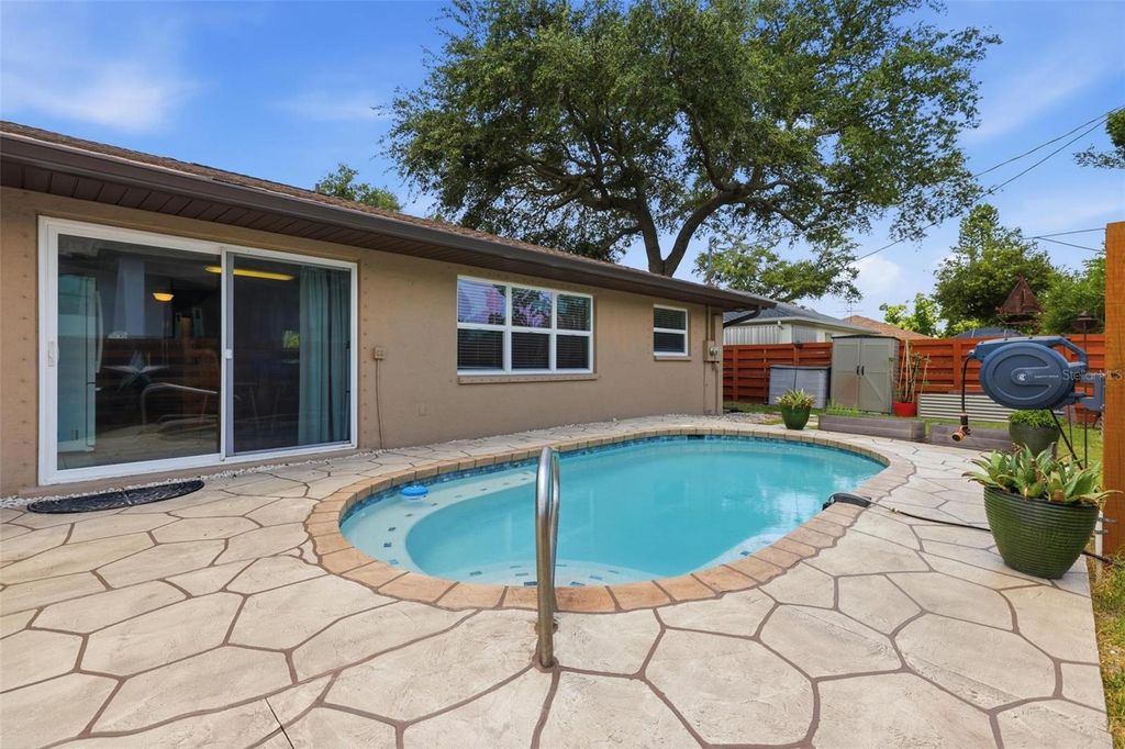 Image 4 of property listing at 541 MORNINGSIDE ROAD, Venice, FL 34293