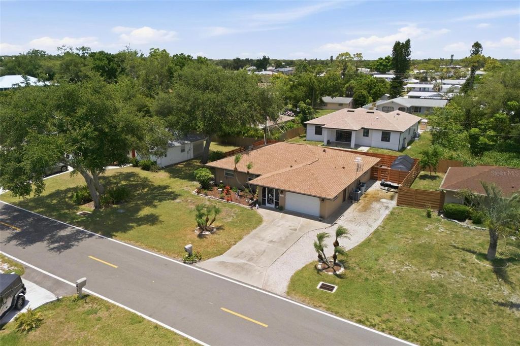Image 33 of property listing at 541 MORNINGSIDE ROAD, Venice, FL 34293