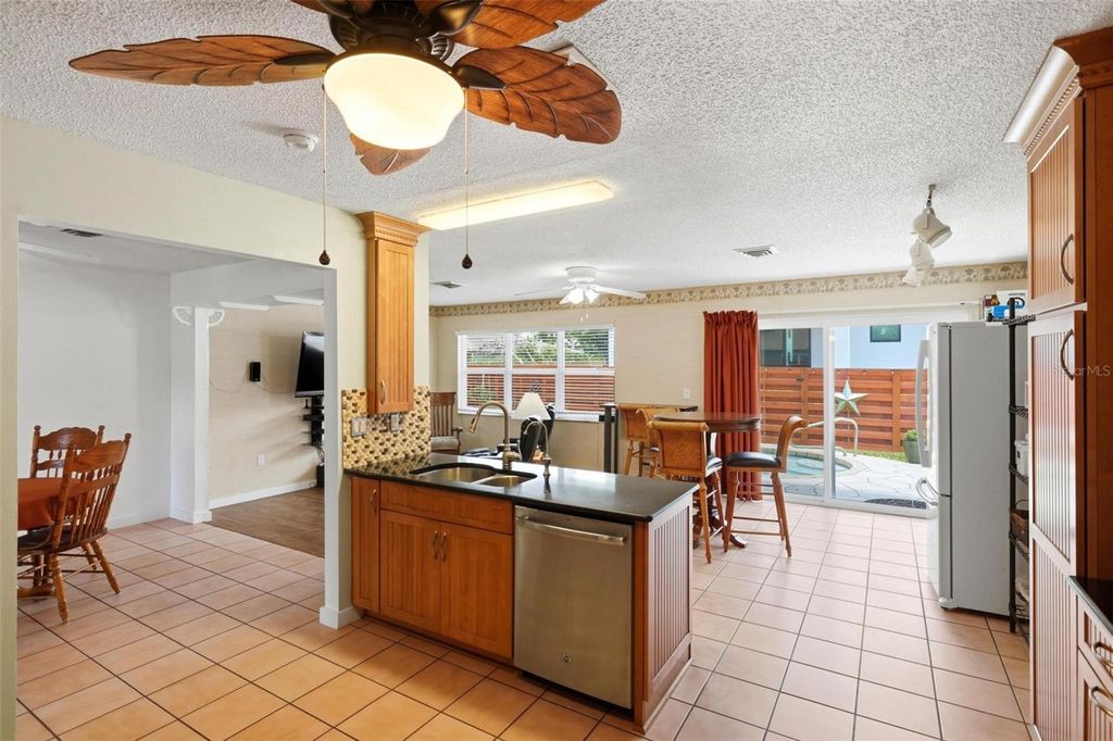 Image 8 of property listing at 541 MORNINGSIDE ROAD, Venice, FL 34293