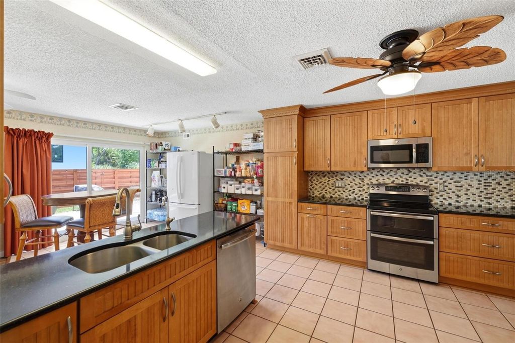 Image 9 of property listing at 541 MORNINGSIDE ROAD, Venice, FL 34293