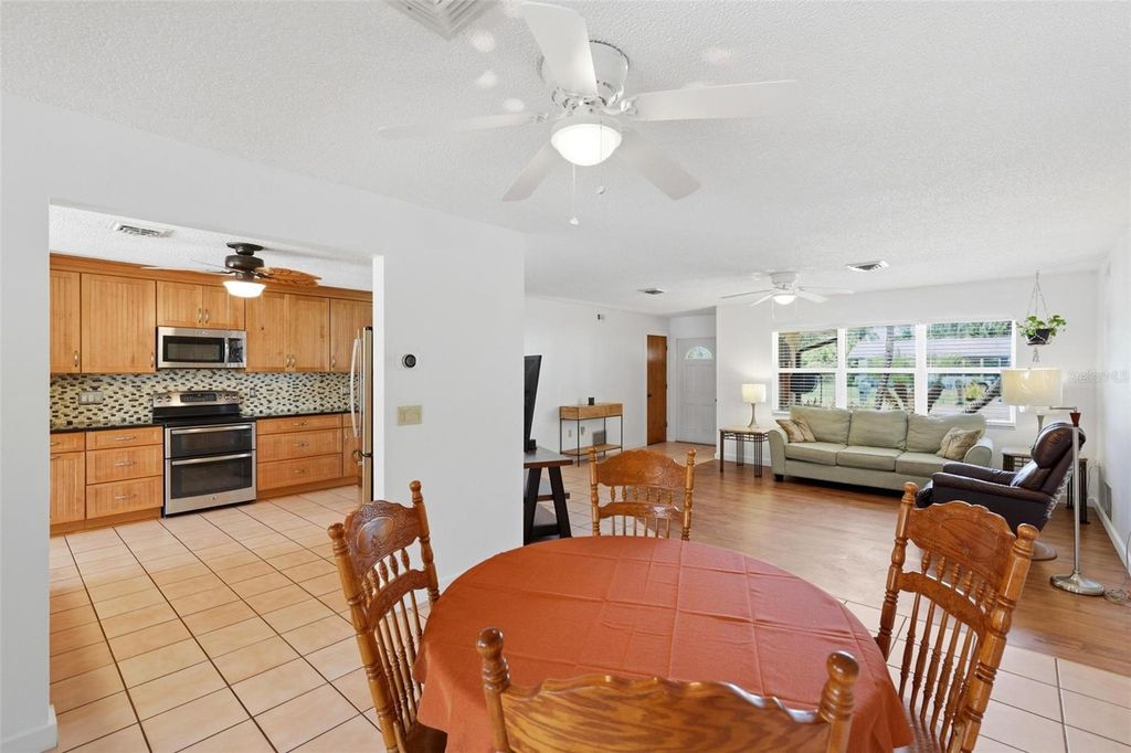 Image 10 of property listing at 541 MORNINGSIDE ROAD, Venice, FL 34293