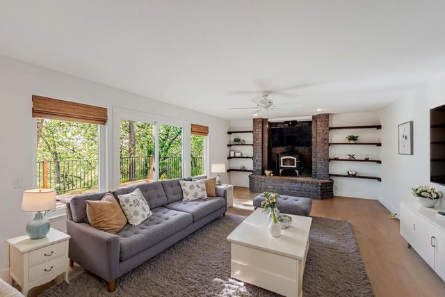 305 Nob Hill Dr, Applegate, CA 95703