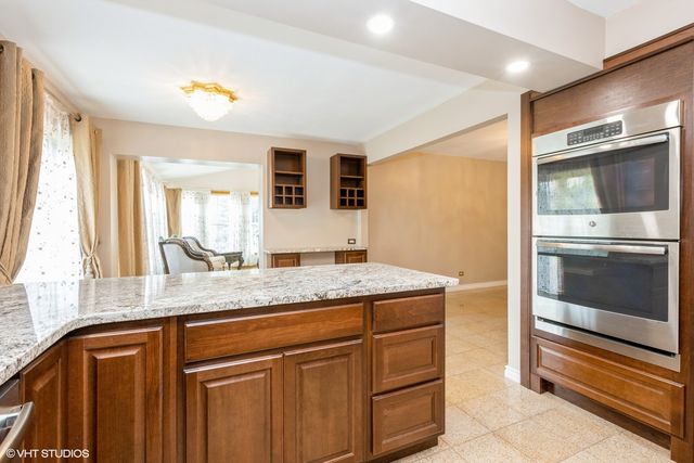 6846 N Dowagiac Avenue, Chicago, IL 60646