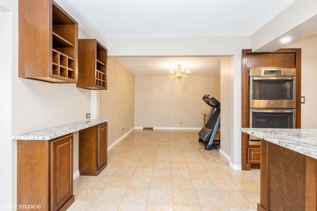 6846 N Dowagiac Avenue, Chicago, IL 60646