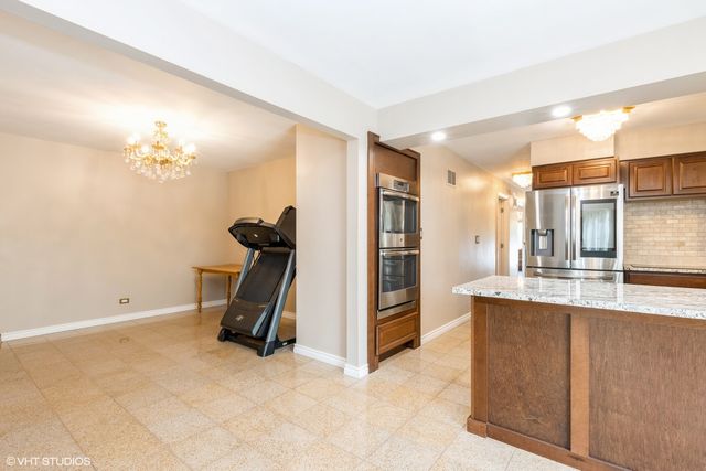 6846 N Dowagiac Avenue, Chicago, IL 60646